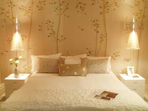 floral wallpaper room. Statement-bedroom-with-floral-